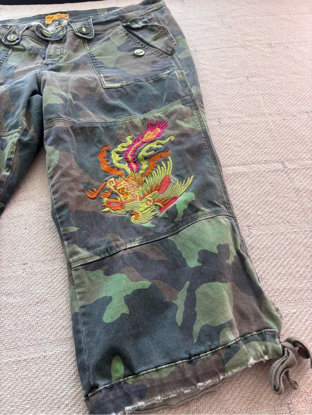Dragon Embroidered Camo Military Workwear Cropped 9” MidRise Pants 40” Waistband - Picture 15 of 17